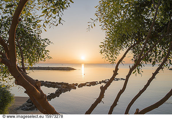 Sonnenaufgang am Strand von Kalamies  Protaras  Zypern  Mittelmeer  Europa
