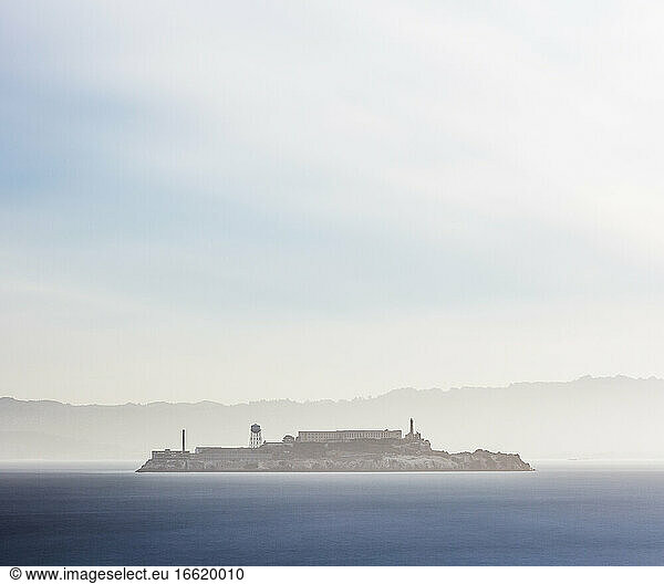 Sonnenaufgang auf der Insel Alcatraz in San Francisco  Kalifornien  USA