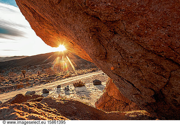Sonnenaufgang in der Mojave-Wüste geplatzt