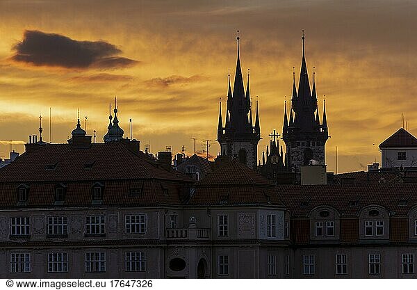 Sonnenaufgang  Teynkirche  Prag  Tschechien