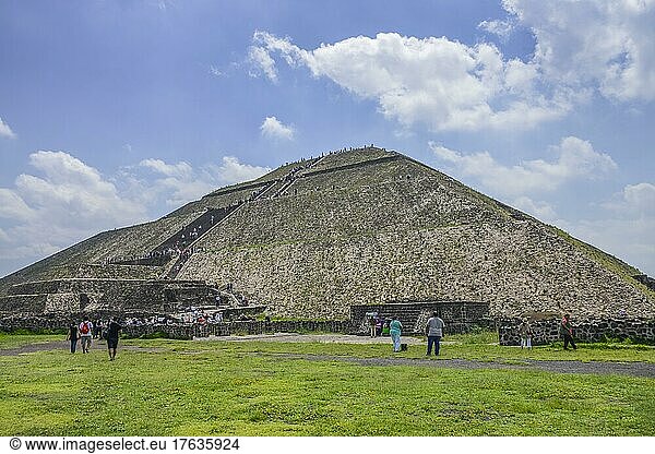 Sonnenpyramide  Ruinenstadt Teotihuacan  Mexiko  Mittelamerika