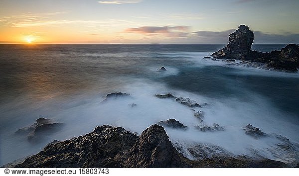 Sonnenuntergang an der Küste von La Palma  La Palma  Kanarische Inseln  Spanien  Europa