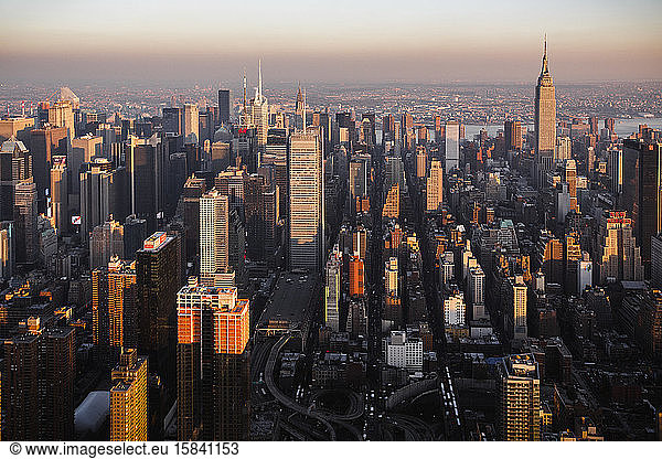Sonnenuntergang über dem Empire State Building  Manhattan  New York City