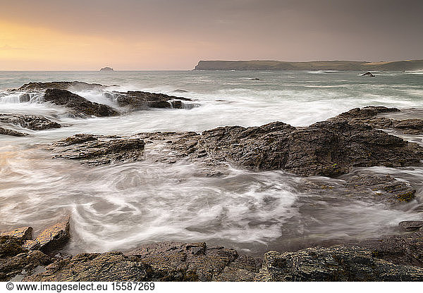 Sonnenuntergang über den Rumps an der North Cornish Coast  Cornwall  England  Vereinigtes Königreich