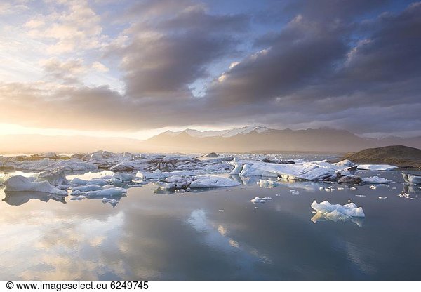 Sonnenuntergang  fließen  Eisberg  Eis  Jökulsárlón  Island  Lagune