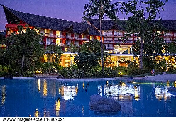 Sonnenuntergang im Hotel Le Meridien auf der Insel Tahiti  Französisch-Polynesien  Tahiti Nui  Gesellschaftsinseln  Französisch-Polynesien  Südpazifik.
