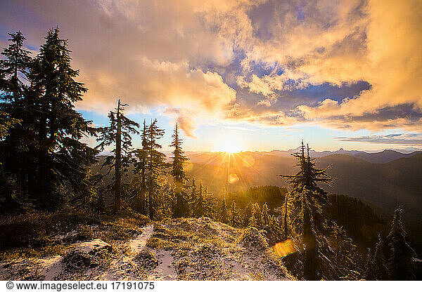 Sonnenuntergang in den Coast Mountains  Vancouver  B.C.