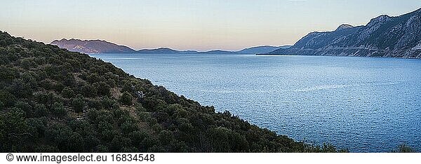 Sonnenuntergang in Epidauros (Epidavros)  Peloponnes  Griechenland