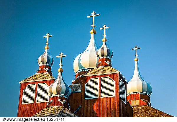Sonnenuntergangsglühen auf der St. Unschuldig Russisch-Orthodoxen Kathedrale  Süd-Zentral-Alaska im Sommer; Anchorage  Alaska  Vereinigte Staaten von Amerika