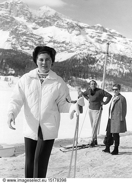 Soraya  22.6.1932 - 25.10.2001  Kaiserin von Persien 12.2.1951 - 6.4.1958  Halbfigur  beim Skiurlaub  Anfang 1960er Jahre