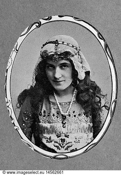 Sorma  Agnes  17.5.1862 - 10.2.1927  dt. Schauspielerin  als 'Salome'  Portrait  Medaillonform  ca. 1905 Sorma, Agnes, 17.5.1862 - 10.2.1927, dt. Schauspielerin, als 'Salome', Portrait, Medaillonform, ca. 1905,