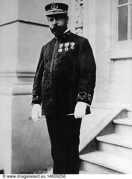 Sousa  John Phillip  6.11.1854 - 6.3.1932  US Komponist  Halbfigur in Uniform  Foto um 1880