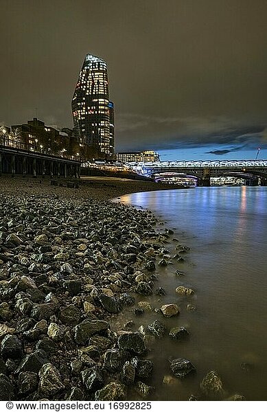 South Bank bei Nacht  Southwark  London  England