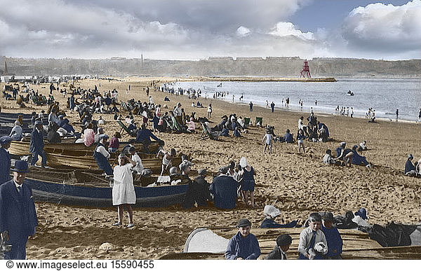 South Shields Strand mit Touristen im Urlaub um 1900 viktorianisch; South Shields Tyne and Wear England