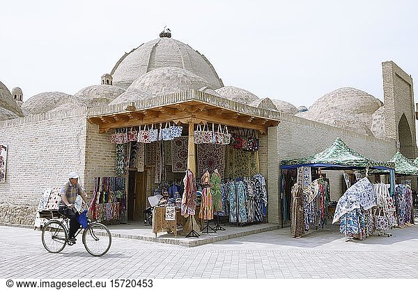 Souvenir shop at the entrance to the dome bazaars  traditional handicrafts  old town Buchara  province Buxoro  Uzbekistan  Asia