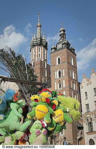 Souvenir von Krakau. Spielzeug und Souvenirs vor dem Hintergrund der Marienkirche  Krakau  Polen.