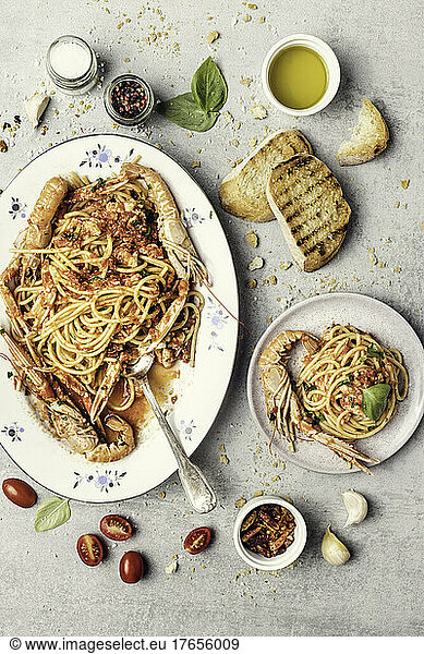 Spaghetti with Scampi and Tomato