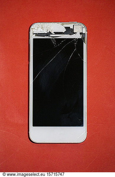 Spain  Biscay  Ermua  Studio shot of cracked smart phone