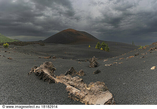 Spain  Canary Islands  View of Chinyero volcano and surrounding landscape