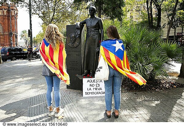 Spain  Catalonia  Barcelona  Pre Referendum 1 Oct  statue of Lluís Companys  President of Catalonia killed by Spanish forces. The sign says  This is not my democracy