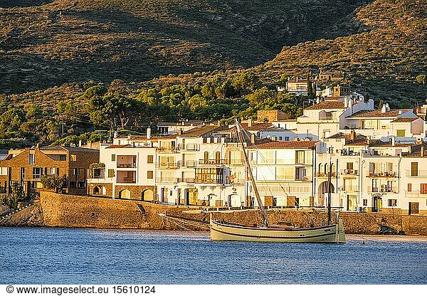 Spain  Catalonia  Cadaques  picturesque fishing village with typical Catalan architecture at sunrise