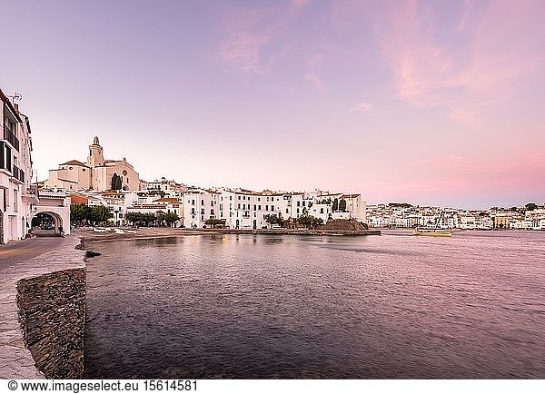 Spain  Catalonia  Cadaques  picturesque fishing village with typical Catalan architecture  Santa Maria church at dusk