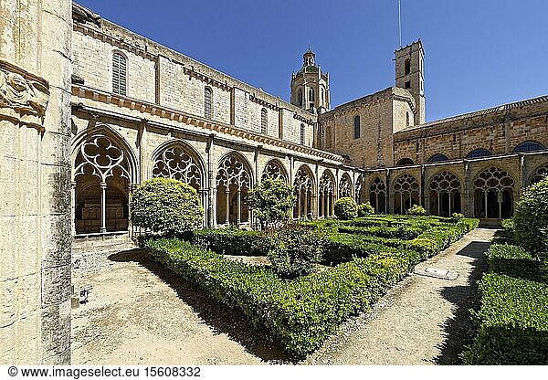 Spain  Catalonia  Tarragona Province  Alt Camp comarca  La ruta del Cister  Aiguamurcia  monastery of Santes Creus  the cloister