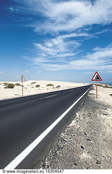 Spain  Fuerteventura  Corralejo  Parque Natural de Corralejo  view of empty road and road sign