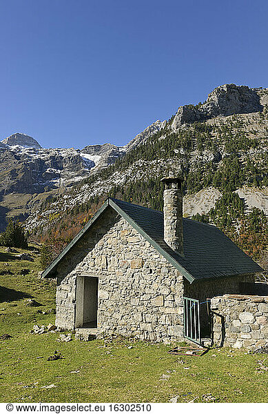 Spain  National Park Ordesa y Monte Perdido  Abandoned stone hut
