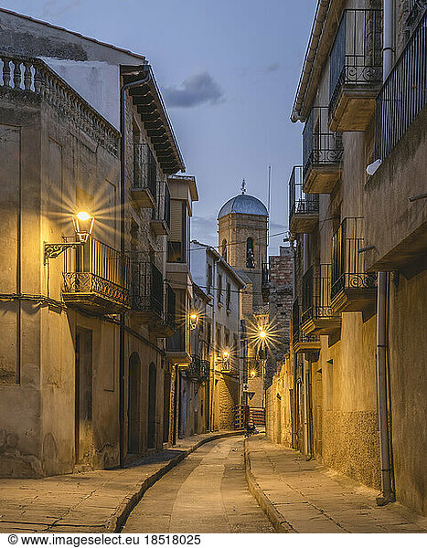 Spain  Navarra  Carcastillo  Empty alley at dusk