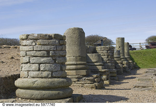 Spalte Basen am Eingang in die Kornkammer die römische Stadt bei Corbridge Hadrianswall Bereich UNESCO World Heritage Site Northumbria England Vereinigtes Königreich Europa