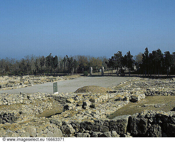 Spanien. Ampurien. Griechisches Neapolis. Panorama der Überreste der Agora  2. Jahrhundert v. Chr. Katalonien.