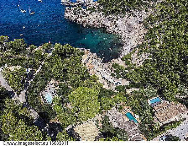 Spanien  Balearen  Mallorca  Cala Deia  Luftaufnahme der Bucht