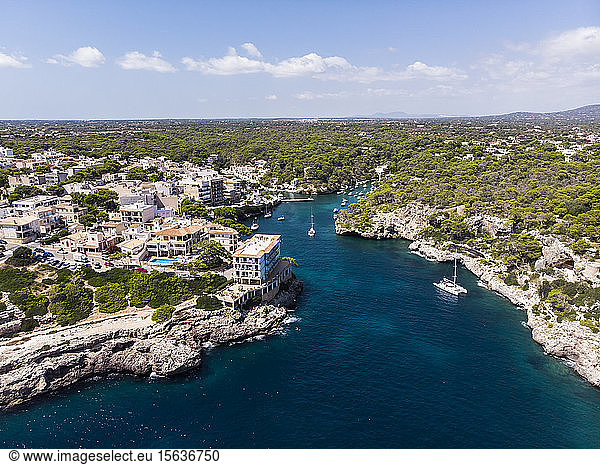 Spanien  Balearen  Mallorca  Luftaufnahme der Bucht Cala Figuera und Calo d'en Busques