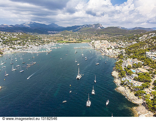 Spanien  Balearen  Mallorca  Region Andratx  Luftaufnahme von Port d'Andratx  Küste und Naturhafen