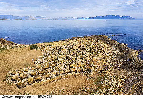 Spanien  Balearen  Santa Margalida  Drohnenansicht der prähistorischen Nekropole von Son Real