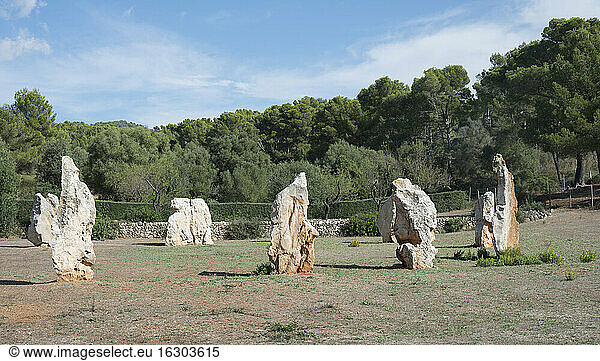 Spanien  Balearische Inseln  Mallorca  Alcudia  Fondation Jakober  Megalithsteine