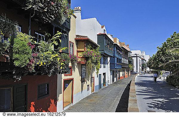 Spanien  Kanarische Inseln  Blick auf historische Balkone