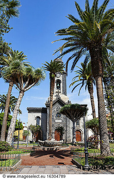 Spanien  Kanarische Inseln  Puerto de la Cruz  Kirche Nuestra Senora de la Pena de Francia im Sommer