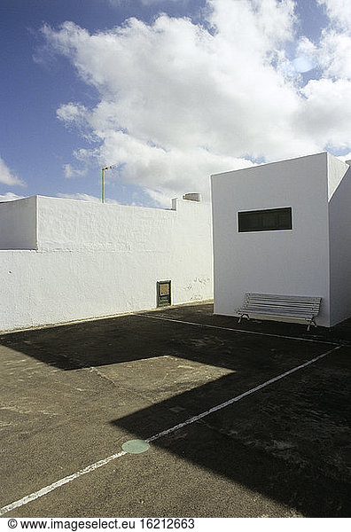 Spanien  Lanzarote  Traditionelle Wohnhäuser in Weiß