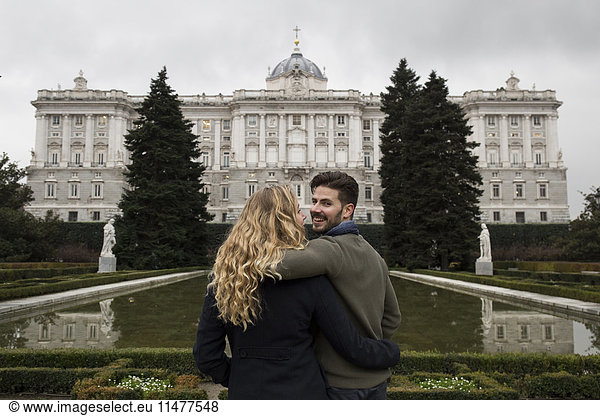 Spanien  Madrid  Paar im Königspalast