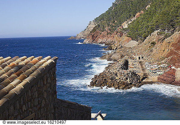 Spanien  Mallorca  Blick auf Hafen und Bucht des Dorfes Es Port