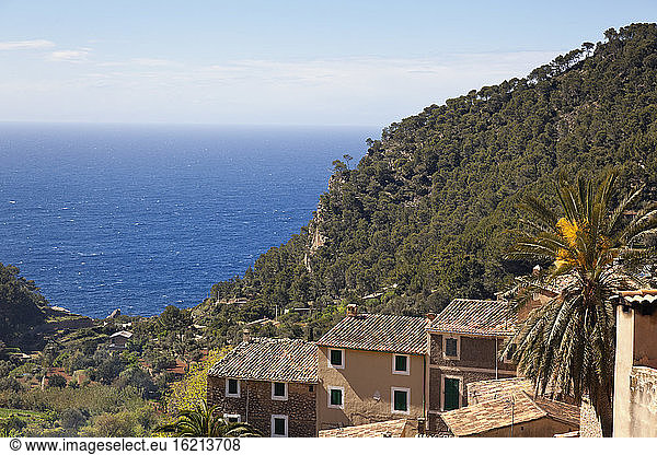 Spanien  Mallorca  Tramuntana-Gebirge  Blick auf das Bergdorf Es Port