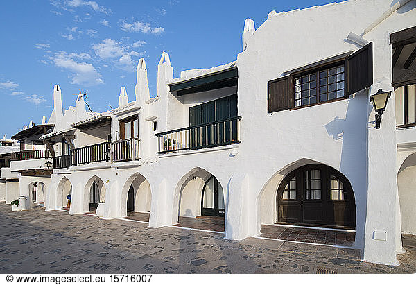 Spanien  Menorca  Binibeca  Weiß getünchte Häuser