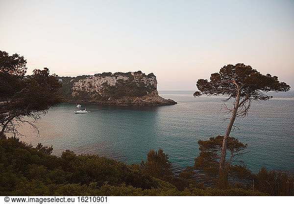 Spanien  Menorca  Blick auf Cala Galdana an der Südküste