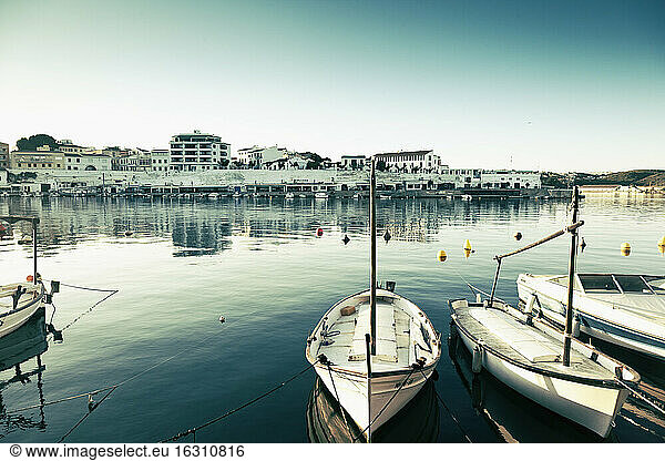 Spanien  Menorca  Boote im Hafen