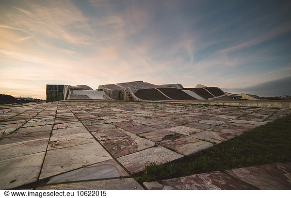 Spanien Santiago de Compostela architektonischer Komplex von Peter Eisenman Detail der Steinfliesen