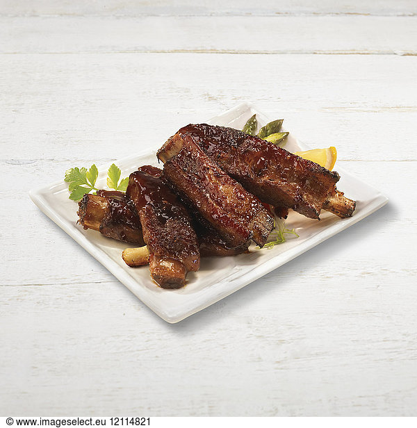Spare ribs served on a white plate