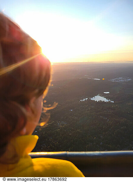 Spectacular view from a hot air balloon throught kid eyes