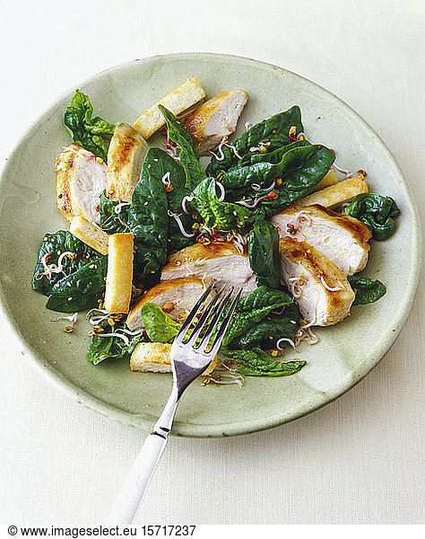 Spinach salad with roasted chicken breast